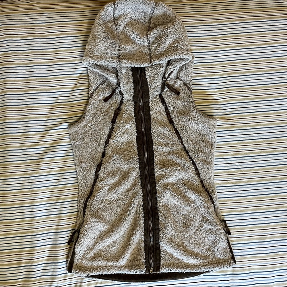 Women’s XS Kühl fleece vest stone